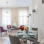 Milano Design Center With Ac דירה